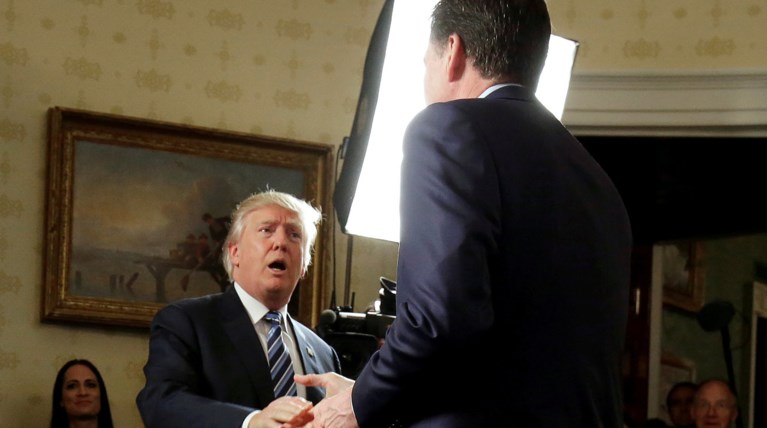 «Θα βρω καλύτερο» λέει ο Τράμπ για τον πρώην αρχηγό του FBI