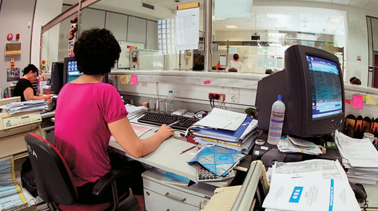 Εξι εφοριακοί διώκονται για απιστία σε βαθμό κακουργήματος