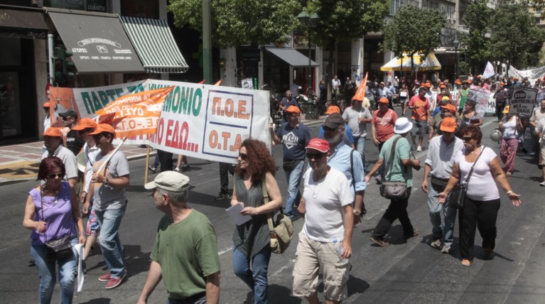 Στους δρόμους οι δημοτικοί υπάλληλοι για τις αλλαγές στην παιδεία