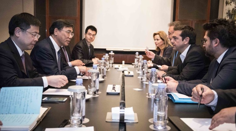 Με Ζορμπά και «ένα το χελιδόνι» υποδέχτηκαν τον Τσίπρα στην Κίνα