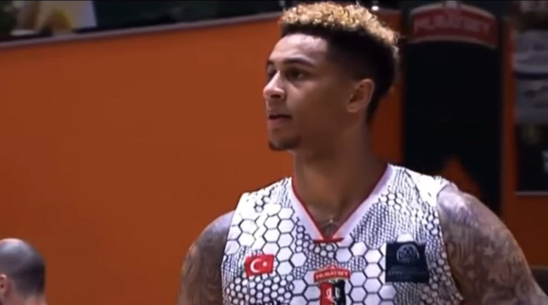 Έλληνας και επίσημα ο μπασκετμπολίστας Ζακ Όγκαστ