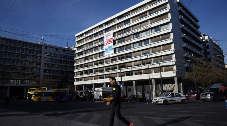 Χαμηλότερα και από την Κομισιόν κατεβάζουν την ανάπτυξη του 2017