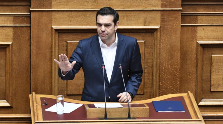 Υποσχέσεις για...γραβάτες και χρέος για να ψηφιστούν τα μέτρα 