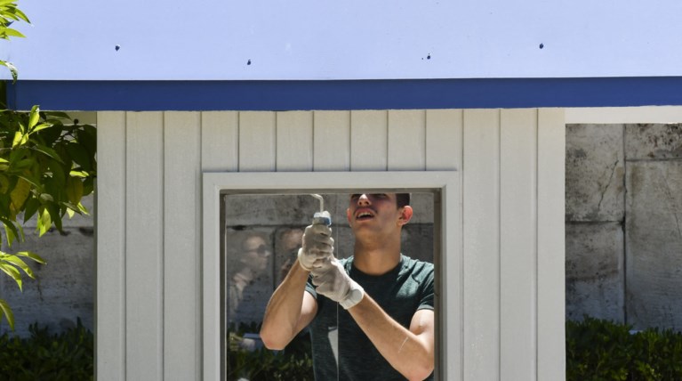 Εργασίες επισκευής στο φυλάκιο στον Αγνωστο Στρατιώτη