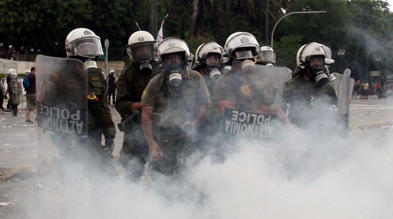 Επικίνδυνα τα χημικά που έριξαν τα ΜΑΤ καταγγέλλει ο ΙΣΑ