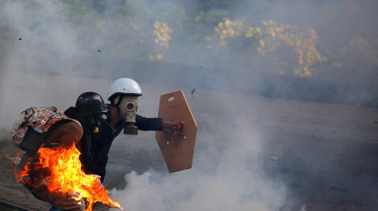 Χάος στη Βενεζουέλα-200 χιλιάδες στους δρόμους κατά Μαδούρο