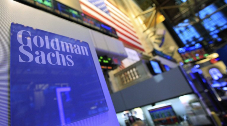 «Μαύρες» προβλέψεις της Goldman Sachs για χρέος και QE