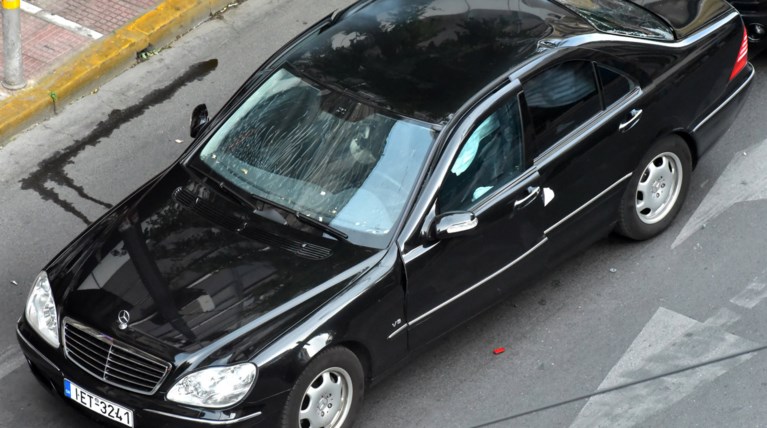 Οι πρώτες φωτογραφίες από το σημείο της επίθεσης κατά του Λουκά Παπαδήμου