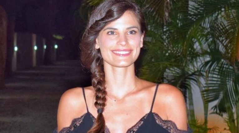 Η Χριστίνα Μπόμπα αντέγραψε τη Λάουρα Νάργες: Δείτε το νέο look της