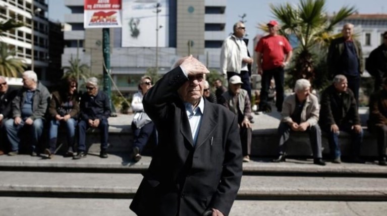 «Εντολή» δανειστών: Πληρώστε τώρα το 50% των εκκρεμών συντάξεων