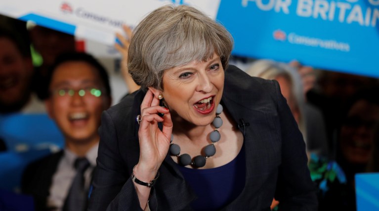 Η Μέι αρνείται να πει αν θα παραιτηθεί στην περίπτωση ήττας στις εκλογές