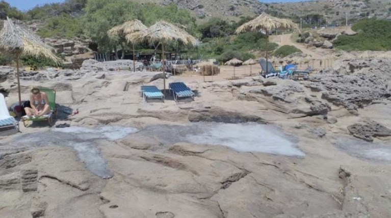 Ελληνική πατέντα: Τσιμεντόστρωσαν δημοφιλή παραλία της Ρόδου