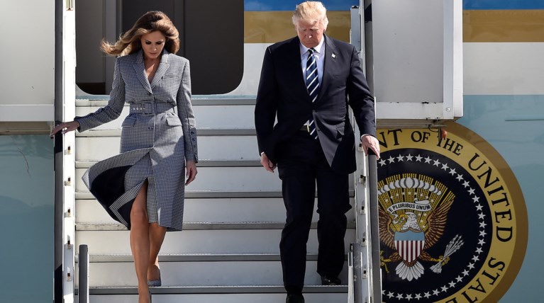 Εξαλλη η Μελάνια με την κωμικό που «αποκεφάλισε» τον Τραμπ -η αντίδρασή της