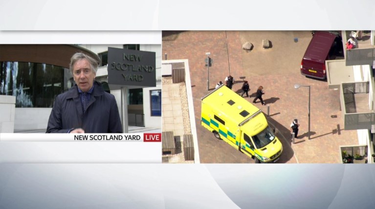 Αστυνομική επιχείρηση στο ανατολικό Λονδίνο - ακούστηκαν εκρήξεις