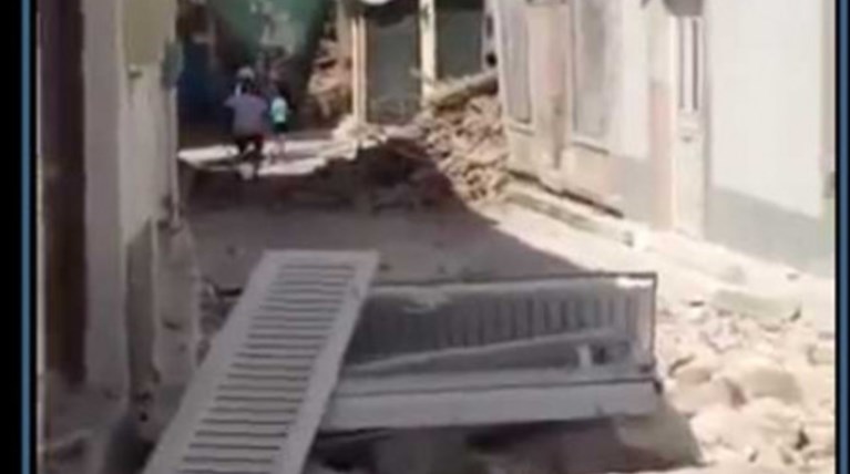 Πλωμάρι: Στους δρόμους οι κάτοικοι μετά το σεισμό-  Κατέρρευσαν σπίτια