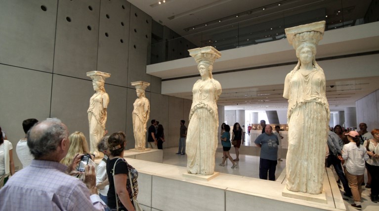 Οκτώ κεράκια για το Μουσείο της Ακρόπολης