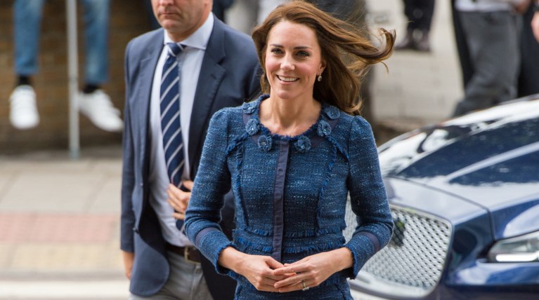 Η μίνι φούστα της Κέιτ Μίντλετον που αποκάλυψε τα καλογυμνασμένα πόδια της