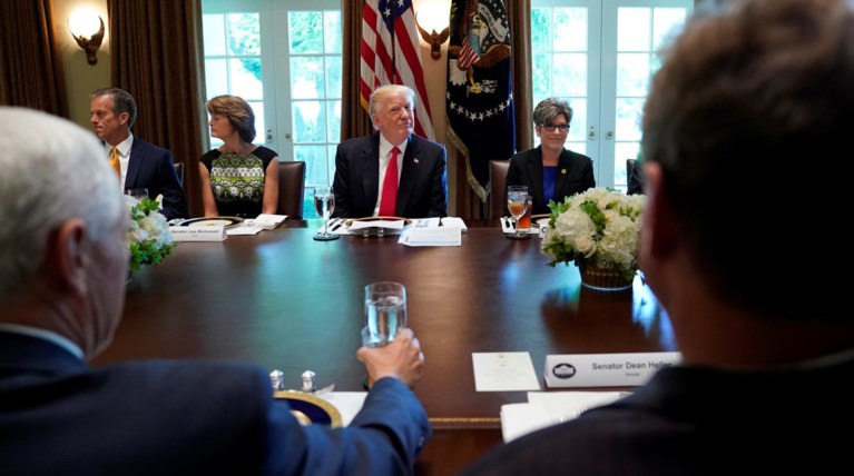 Αγριο τρολάρισμα για το υπουργικό... παρωδία του Τραμπ