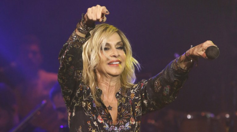 Η σούπερ γιαγιά Αννα Βίσση παίζει με τον μικρό εγγονό της [Φωτο]