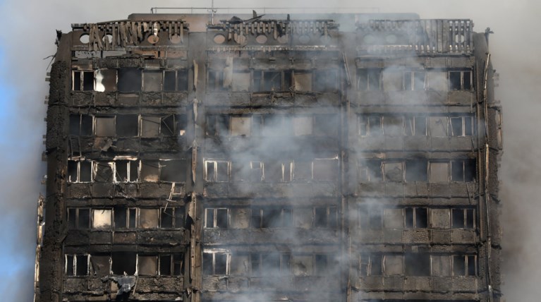 Στους 17 οι νεκροί από την πύρινη λαίλαπα στο Λονδίνο