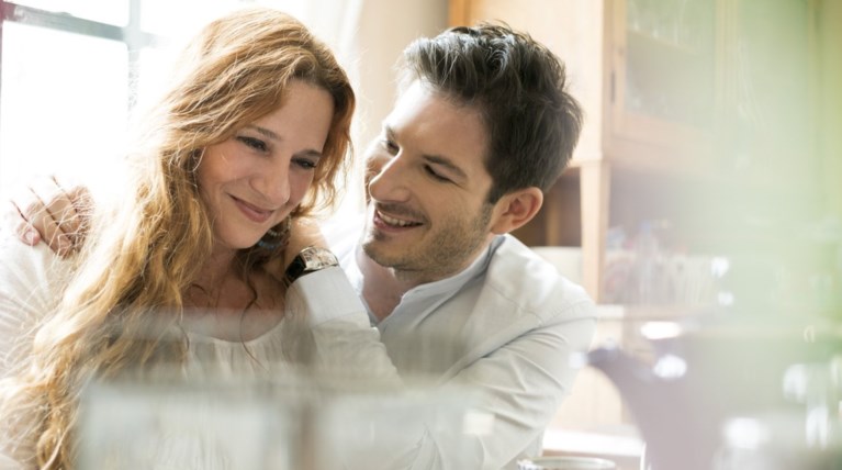 Η Ευανθία Ρεμπούτσικα και ο Γιώργος Περρής φέρνουν την «Ηλιοφάνεια»