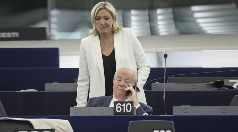 Η Ευρωβουλή ήρε την ασυλία της Μαρίν Λεπέν και του πατέρα της
