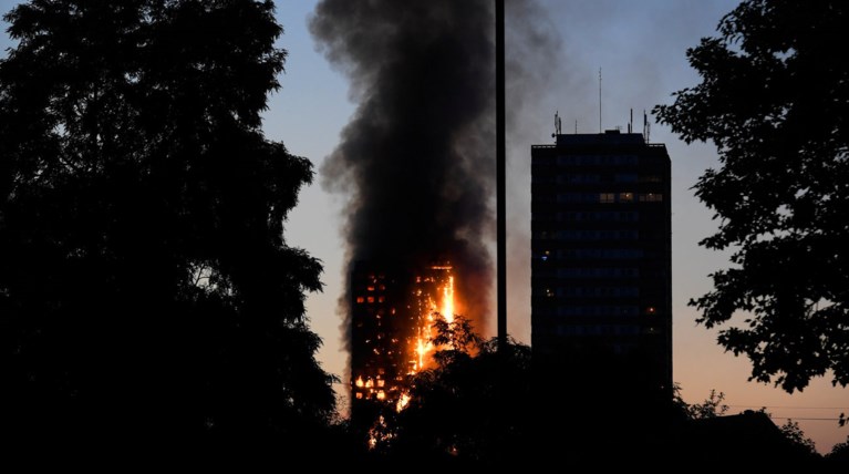 Λονδίνο: Μάνα έσωσε την οικογένειά της πλημμυρίζοντας το διαμέρισμα της