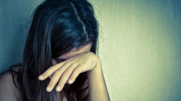 Κατήγγειλε τη μητέρα της για εξύβριση και ενδοοικογενειακή βία