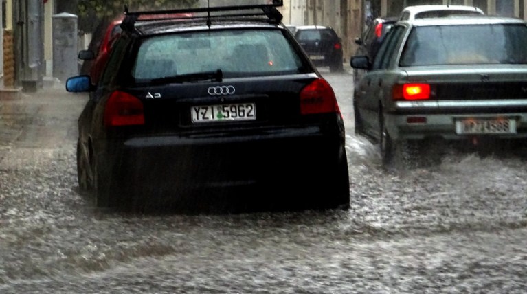 Ποιες περιοχές θα χτυπήσουν την Κυριακή ισχυρές καταιγίδες
