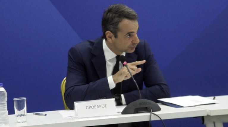 Ο Μητσοτάκης βάζει στο κάδρο τον Τσίπρα