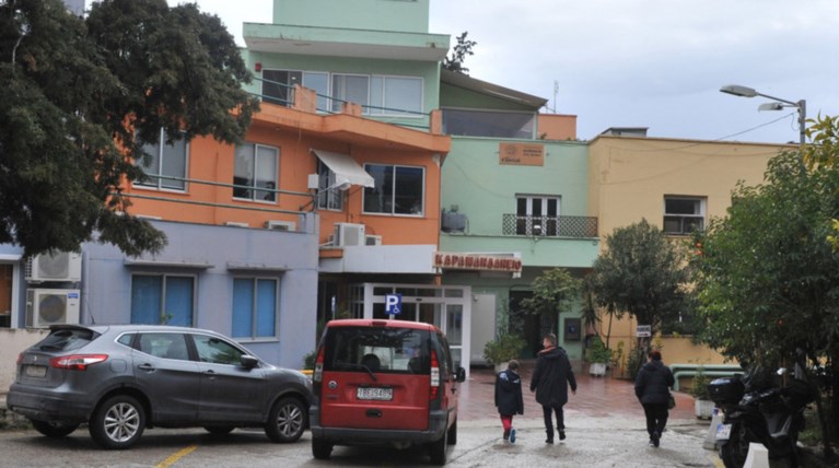 Μάρμαρο προτομής έπεσε σε 9χρονο - Στο νοσοκομείο το παιδάκι