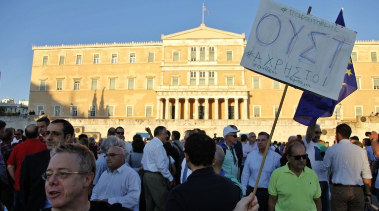 Συγκέντρωση «Παραιτηθείτε»: «Ψέμα, διαπλοκή, Τσίπρας - Οχι άλλο»