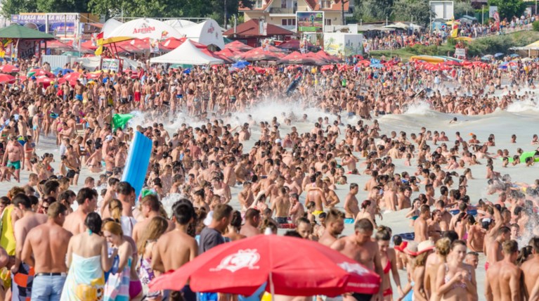 Αυξάνεστε και πληθύνεστε: Τι προβλέπει η νέα έκθεση του ΟΗΕ