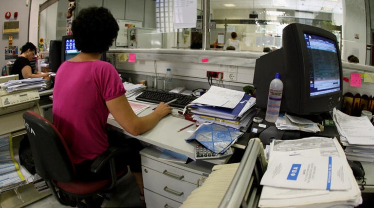 Περίπου 2,4 εκ. φορολογικές δηλώσεις δεν έχουν ακόμη υποβληθεί