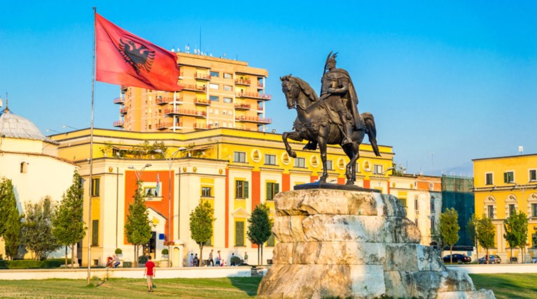 Στις κάλπες σήμερα η Αλβανία - τι προβλέπουν οι δημοσκοπήσεις