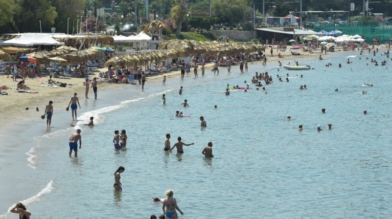 Προαπαιτούμενο η ...παραλία για τους «Μένουμε Αθήνα» [φωτό]