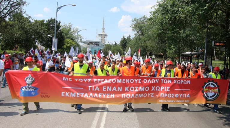 Συγκέντρωση και πορεία μελών του ΠΑΜΕ στη Θεσσαλονίκη