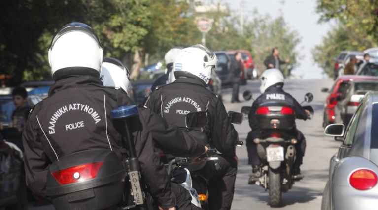 Οικογενειακή επιχείρηση με ναρκωτικά: Εκπαίδευαν ανήλικες στην πώληση