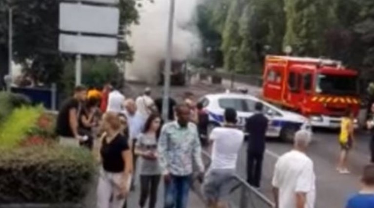 Πληροφορίες για έκρηξη σε λεωφορείο στο Παρίσι