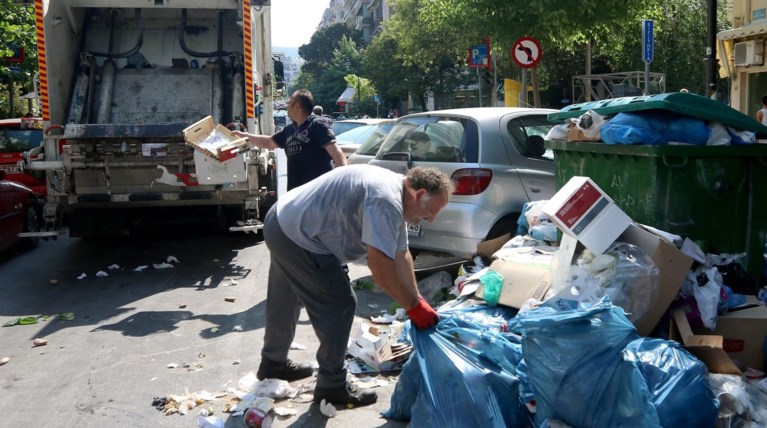 Θεσσαλονίκη: Υπό το φόβο ιδιωτών ξεκίνησε η αποκομιδή σκουπιδιών