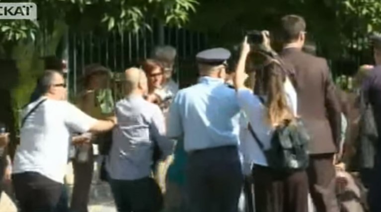 Ενταση έξω από το Μέγαρο Μαξίμου με συμβασιούχους