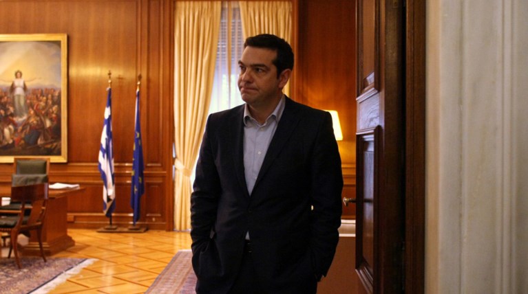 Η ΝΔ βάζει στο κάδρο τον Τσίπρα για Καμμένο και σκουπίδια