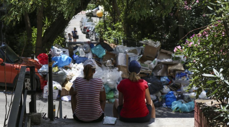 Υγειονομική βόμβα στο δρόμο: τι λένε ΚΕΕΛΠΝΟ &  Υπ. Υγείας