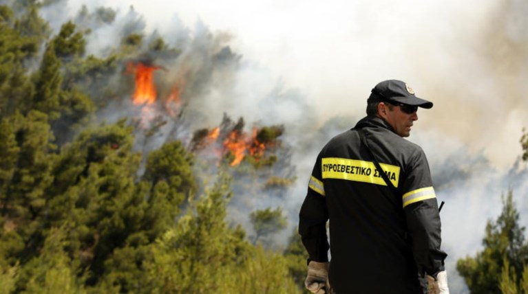 Ανοχύρωτοι στις πυρκαγιές: Γερασμένα Canadair και ελλείψεις
