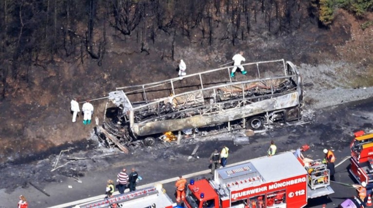 Στις φλόγες λεωφορείο στη Γερμανία-φόβοι για 17 νεκρούς