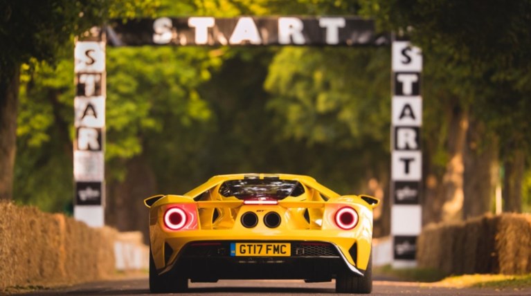 Οι Ford GT και Mustang GT4 άστραψαν και βρόντηξαν στο Goodwood