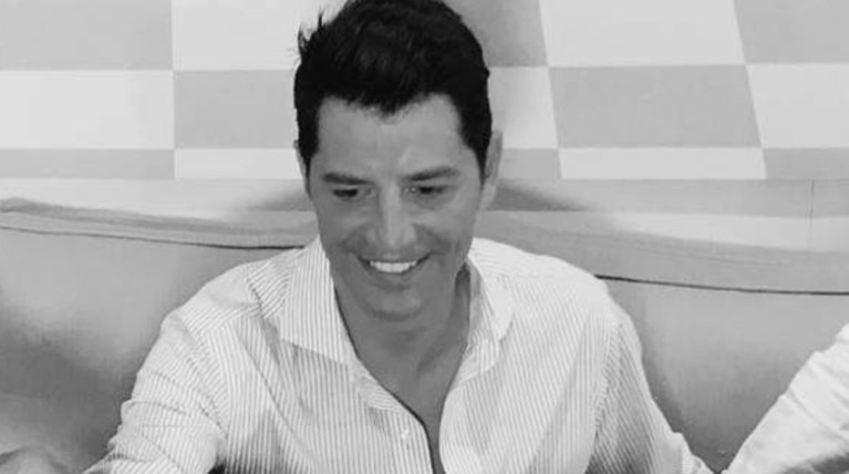 Τι κάνει ο Σάκης Ρουβάς λίγη ώρα πριν το γάμο του -φωτό