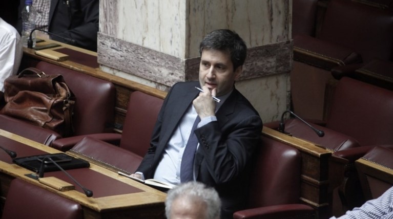 Πώς ο Χουλιαράκης "άδειασε" τον Τσίπρα - Η διόρθωση Τσακαλώτου