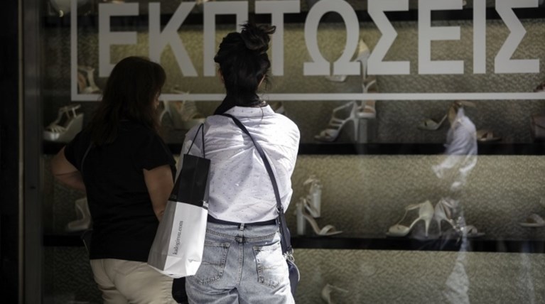Ξεκινούν τη Δευτέρα οι εκπτώσεις - Μέχρι πότε διαρκούν