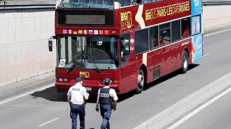 Ληστεία με δακρυγόνα εις βάρος 20 τουριστών στο Παρίσι